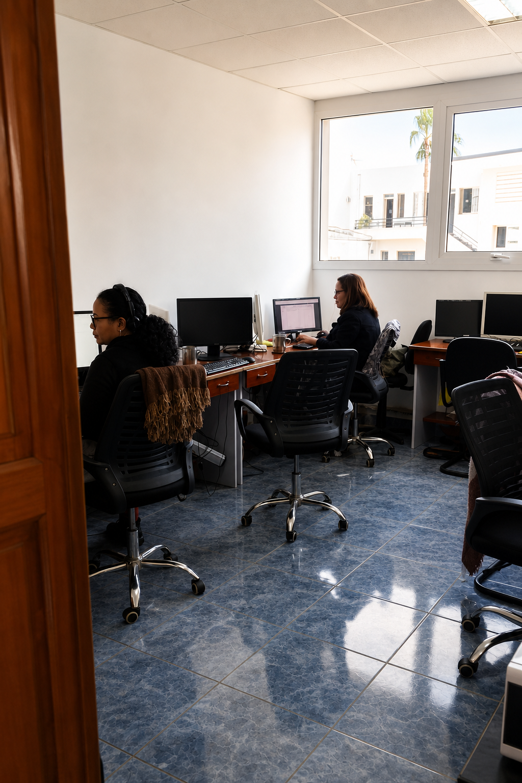 Equipe MAD ONJA dans un espace de travail calme